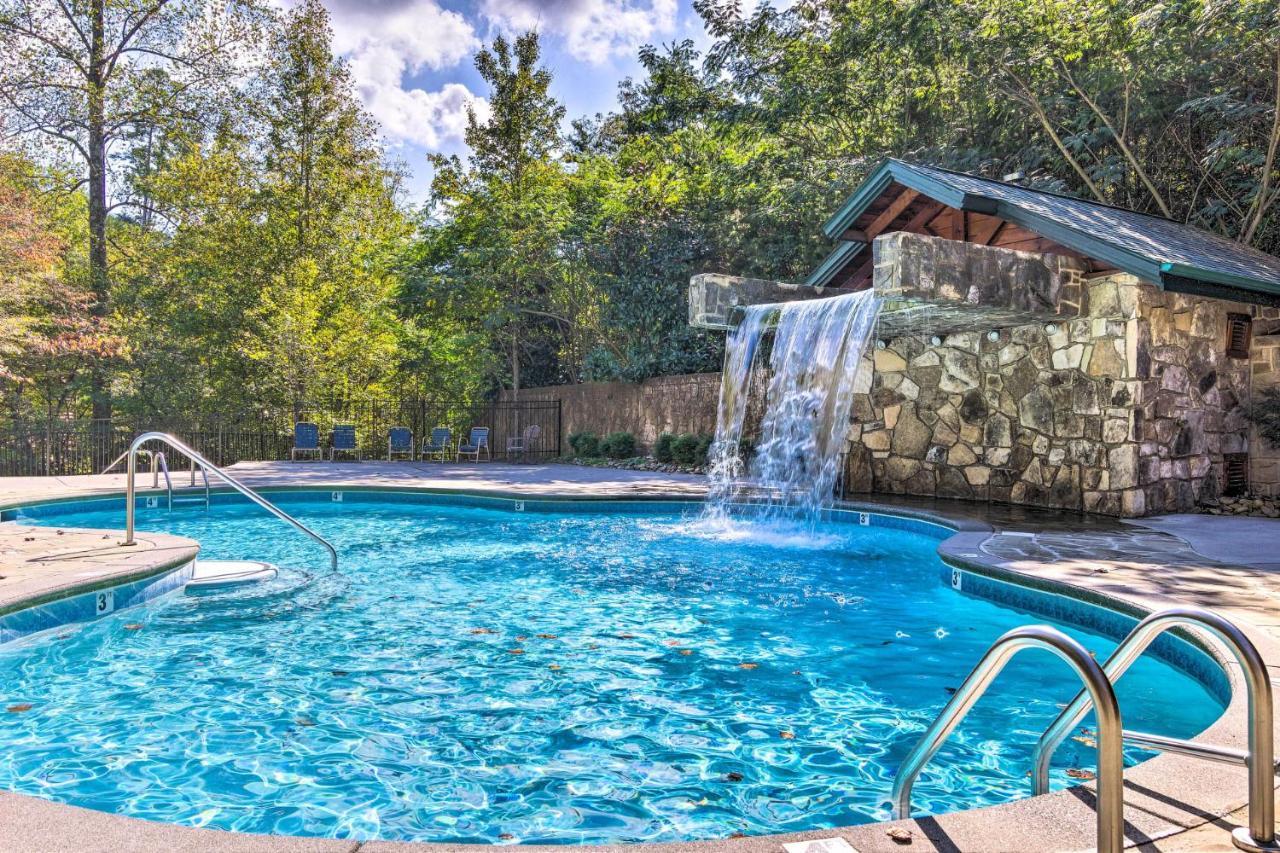 Dog Friendly, Romantic Mtn Getaway Hot Tub Pool Гатлинбург Экстерьер фото