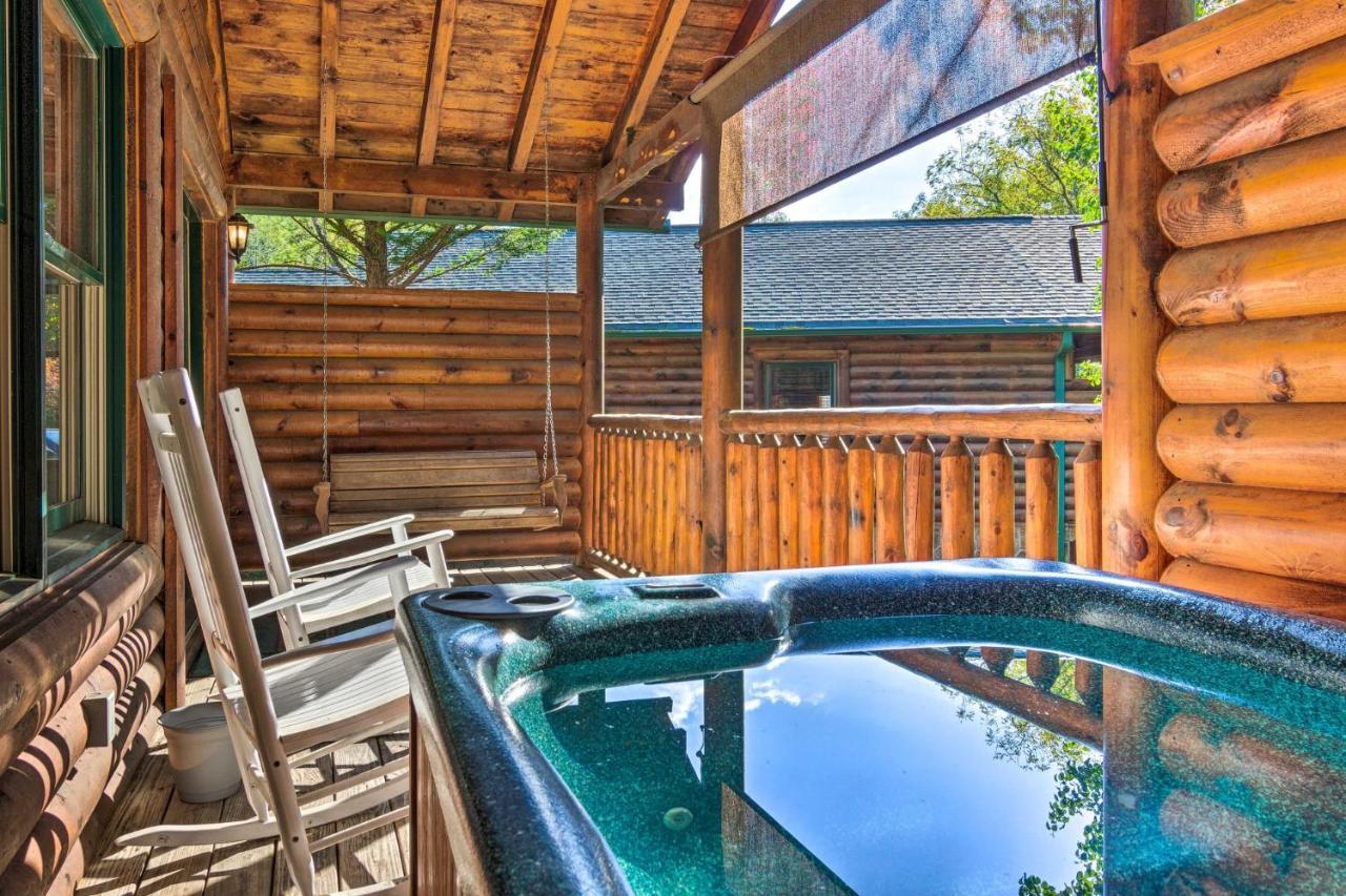 Dog Friendly, Romantic Mtn Getaway Hot Tub Pool Гатлинбург Экстерьер фото