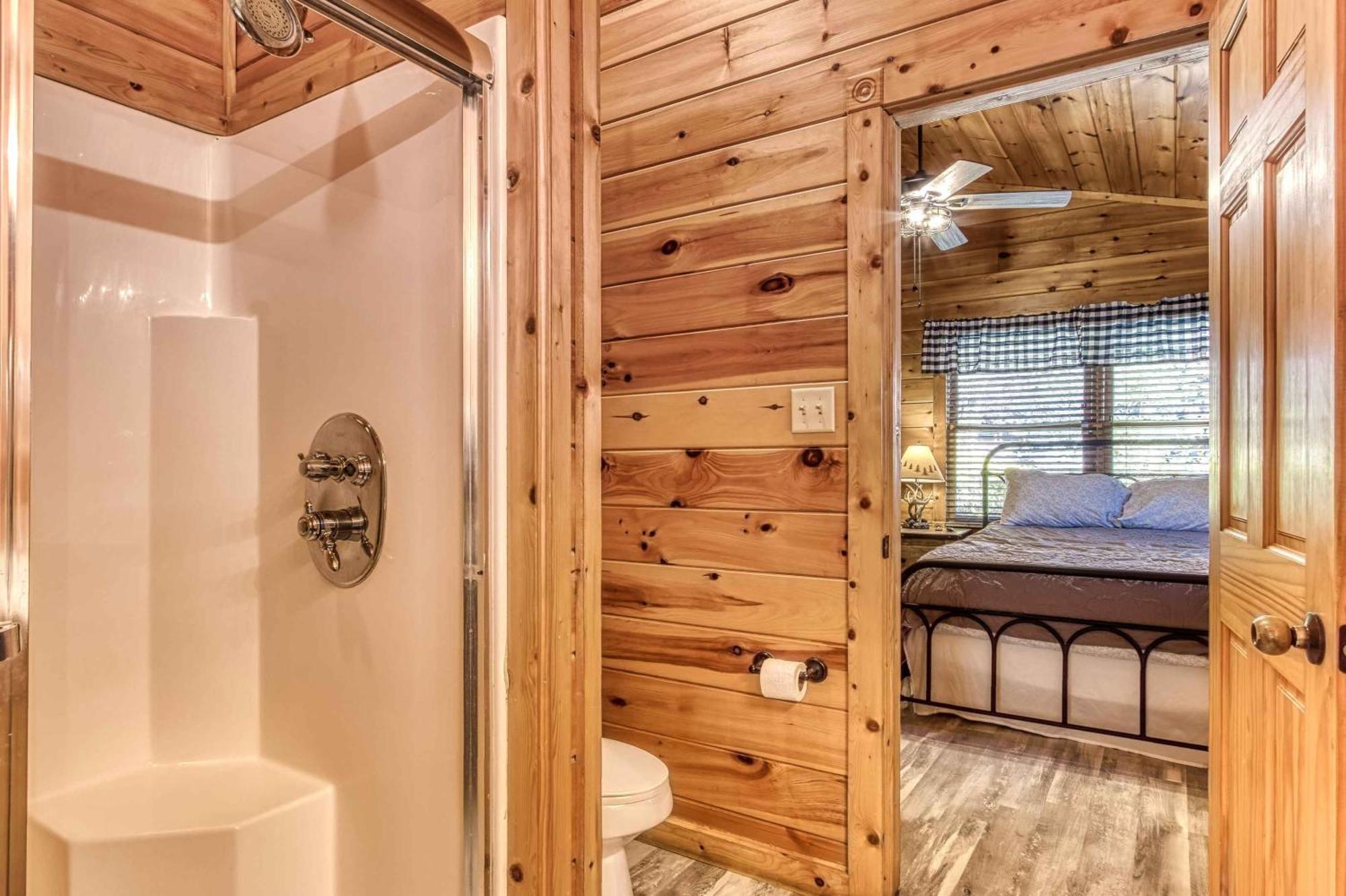 Dog Friendly, Romantic Mtn Getaway Hot Tub Pool Гатлинбург Экстерьер фото