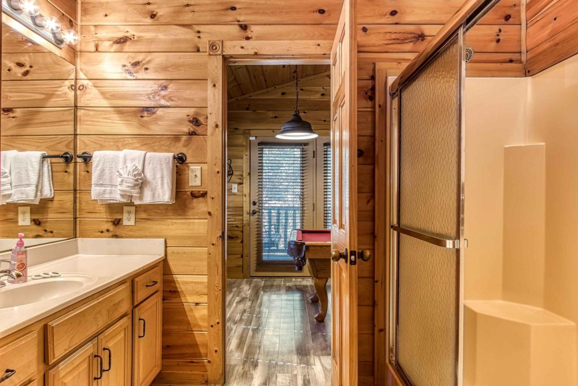 Dog Friendly, Romantic Mtn Getaway Hot Tub Pool Гатлинбург Экстерьер фото