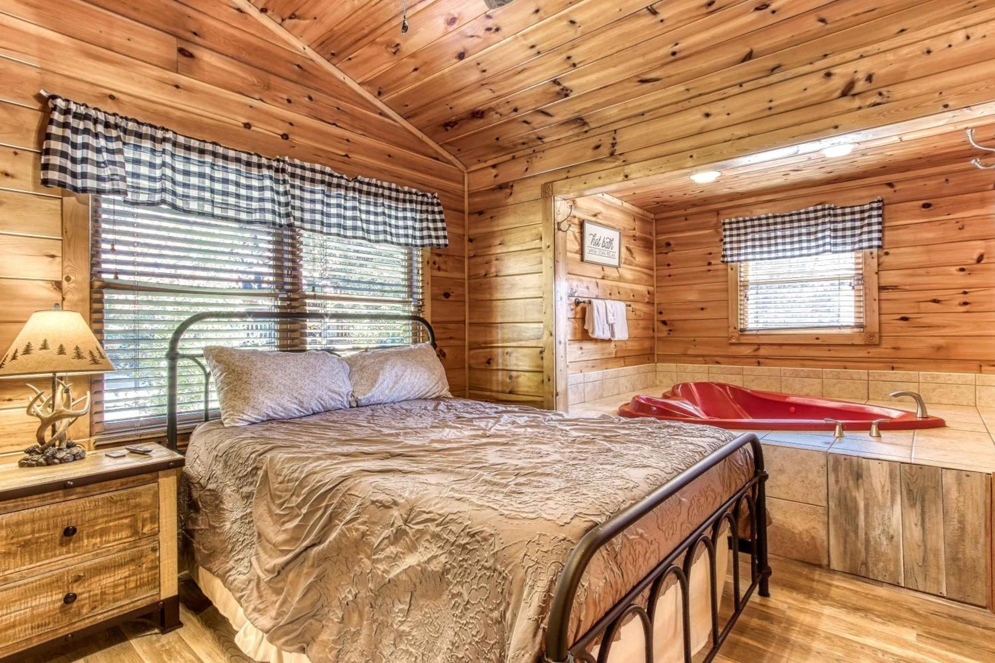 Dog Friendly, Romantic Mtn Getaway Hot Tub Pool Гатлинбург Экстерьер фото