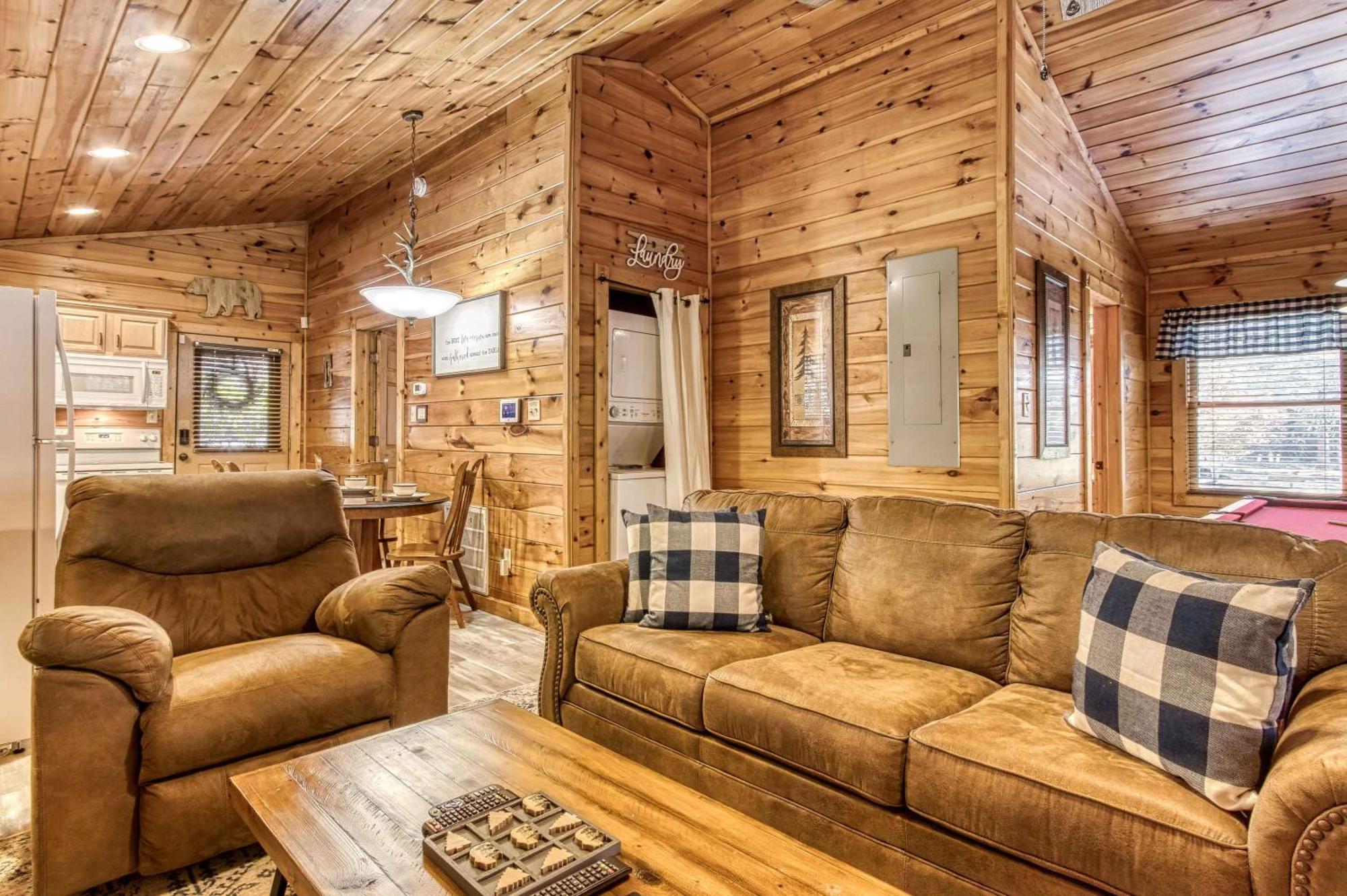 Dog Friendly, Romantic Mtn Getaway Hot Tub Pool Гатлинбург Экстерьер фото