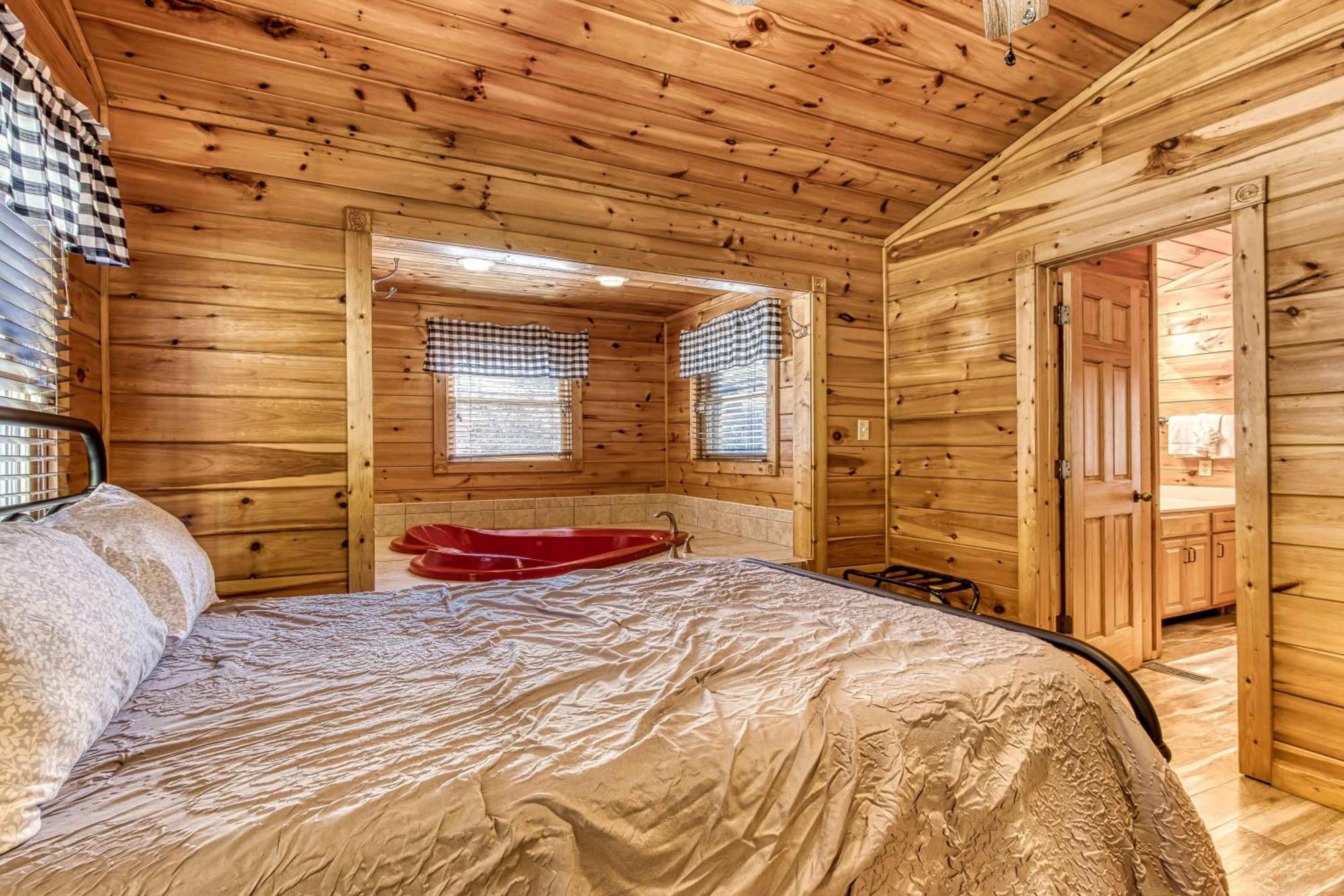Dog Friendly, Romantic Mtn Getaway Hot Tub Pool Гатлинбург Экстерьер фото