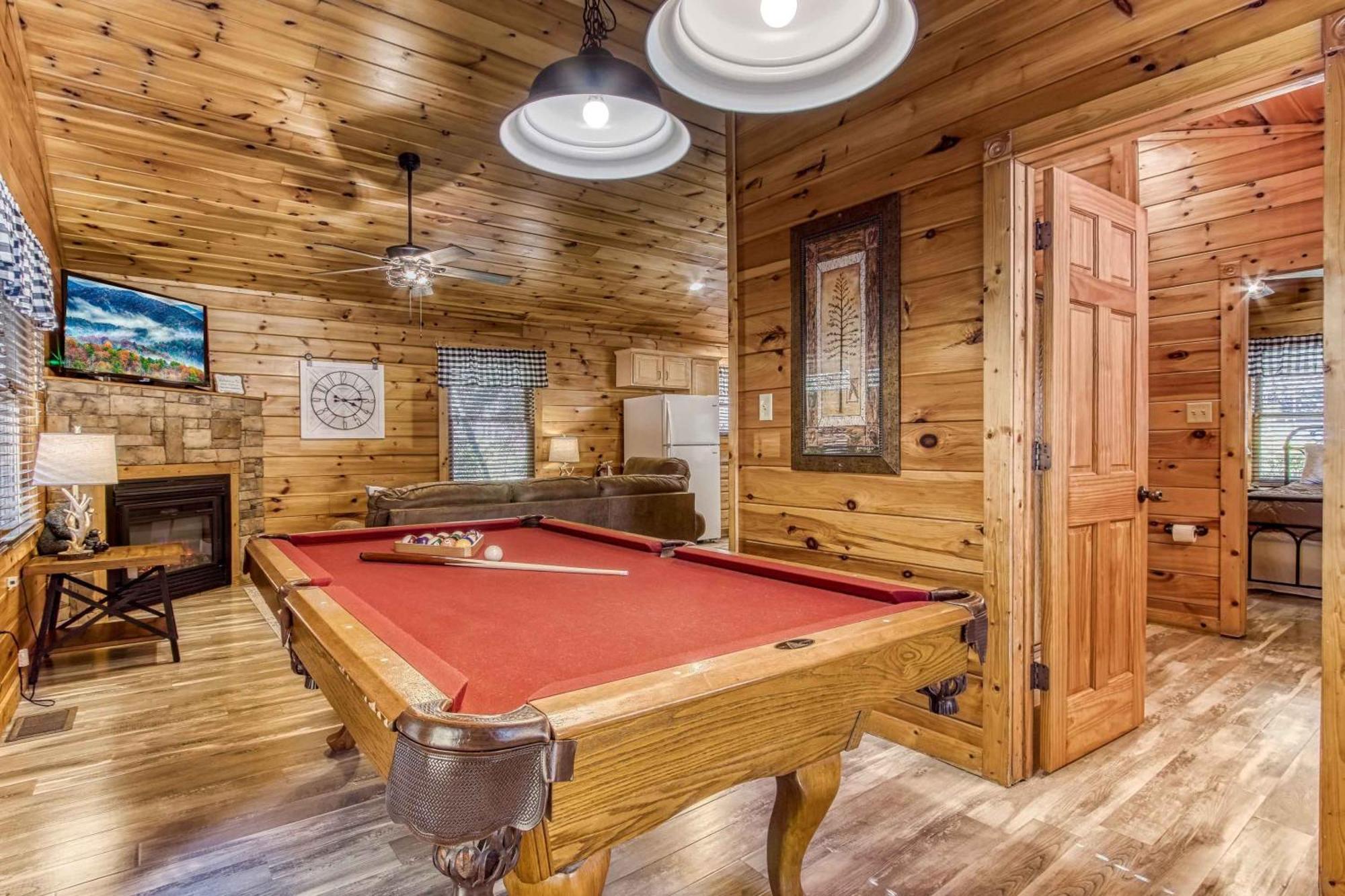 Dog Friendly, Romantic Mtn Getaway Hot Tub Pool Гатлинбург Экстерьер фото