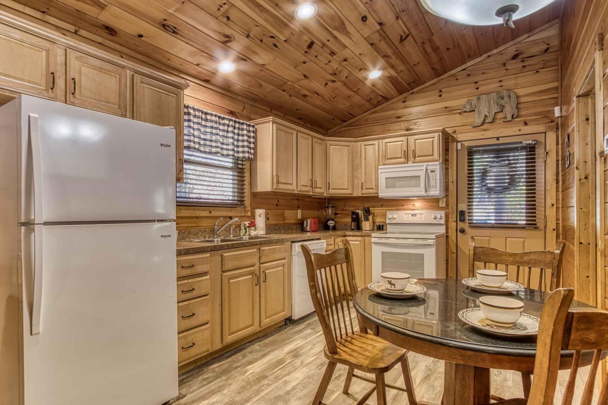Dog Friendly, Romantic Mtn Getaway Hot Tub Pool Гатлинбург Экстерьер фото
