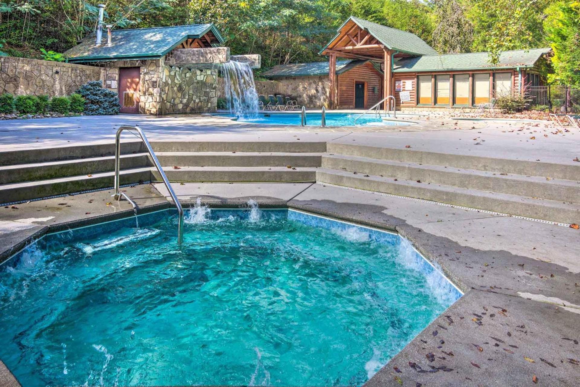 Dog Friendly, Romantic Mtn Getaway Hot Tub Pool Гатлинбург Экстерьер фото