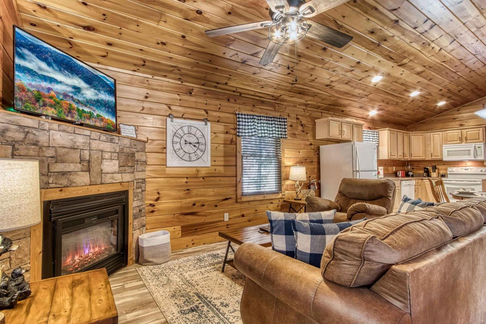 Dog Friendly, Romantic Mtn Getaway Hot Tub Pool Гатлинбург Экстерьер фото